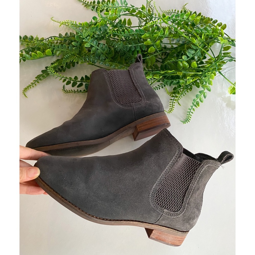 TOMS Ella Suede Ankle Dark Gray Slip On Boots Booties Leather Low Block Heel 8